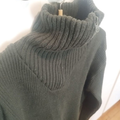 Warm pullover small size, like new, brown and green