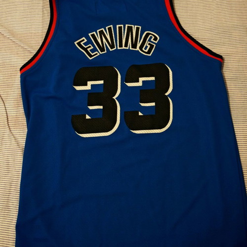 New York Knicks Patrick Ewing jersey size M like new