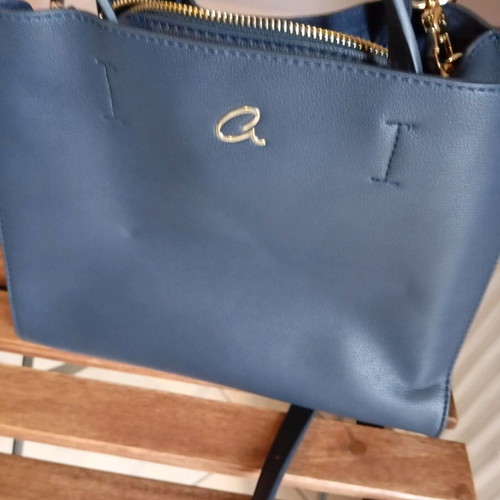 Axel bag navy blue like new