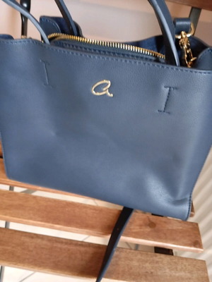 Axel bag navy blue like new