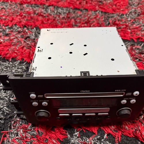 Suzuki Grand Vitara Clarion 6-CD changer factory sound system like new