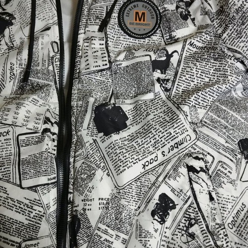 White reversible jacket like new, size M, with detachable hood