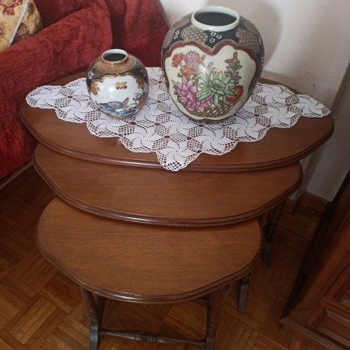 Living room tables 3-piece nesting set like new