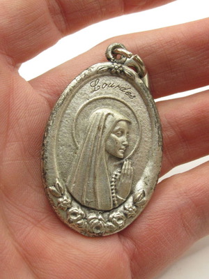 Vintage Lourdes Virgin Mary Catholic Medal like new, silver tone