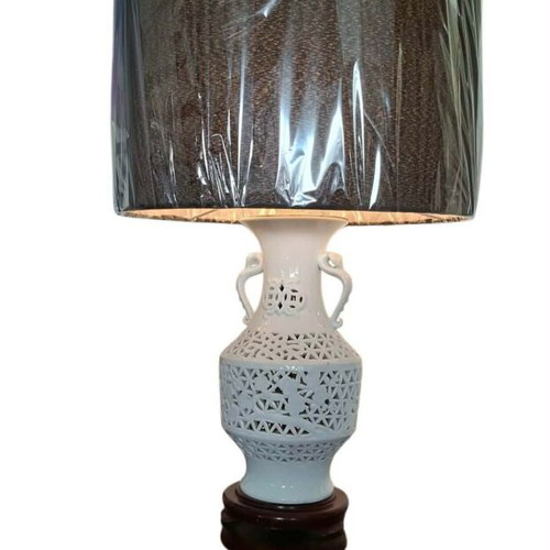 Table lamp made of white Dehua porcelain from China like new