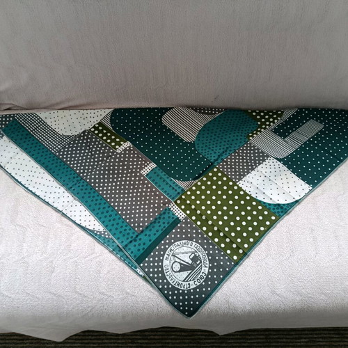 Headscarf like new, size 82/68 cm