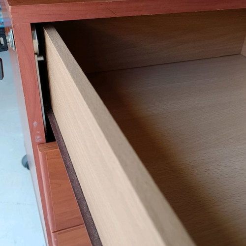 Desk and drawer unit like new from Neoset with lockable drawers