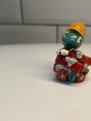 Kinder egg figure like new, Retro 90’s Dino Construction Worker