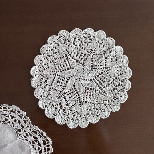 Set of 3 round white napkins new