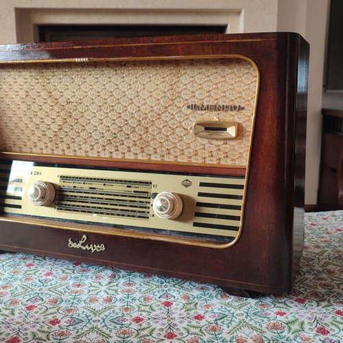 Vintage Antique Radio like new
