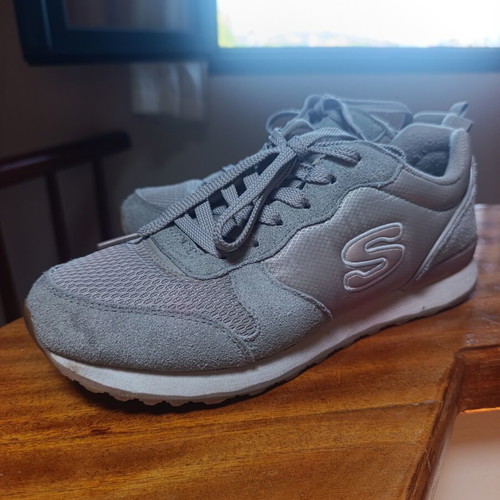 Skechers athletic shoes beige size 39 like new