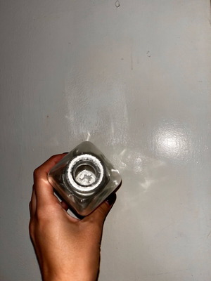 Βαζάκι τετράγωνο σαν καινούργιο, ιδανικό για μικρά λουλούδια