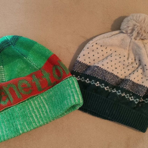 Baby hats like new, green up to 12 months and dark green/beige up to 24 months