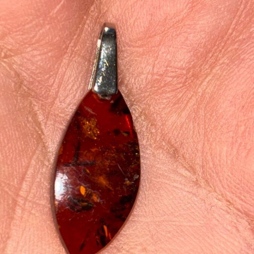 Amber pendant like new without chain