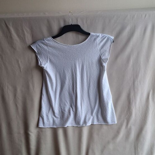 Naiba White Speckled Asymmetric Flowy Top Size S Like New