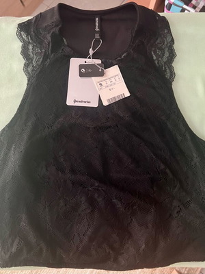 Τοπ Stradivarius καινούργιο, μαύρο, small με δαντέλα και εντυπωσιακή πλάτη