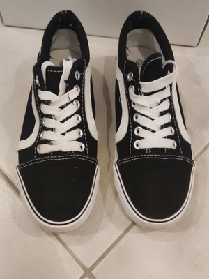 Παπούτσια Vans νούμερο 38 σαν καινούργια, μαύρα και άσπρα