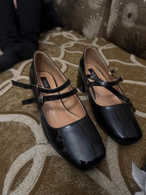 Black women's pumps size 36 like new
