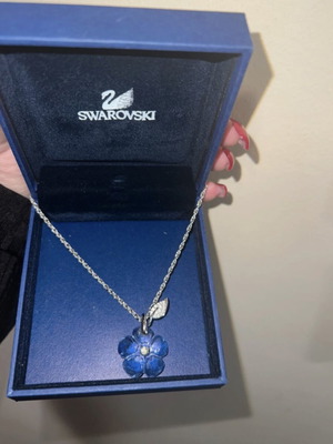 Swarovski flower pendant new, unworn blue