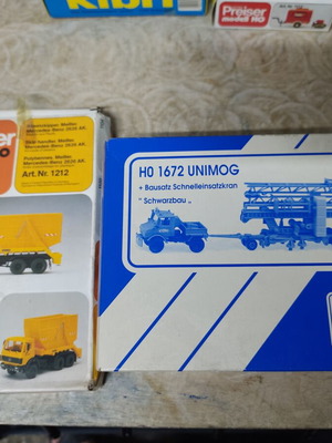 Mercedes trucks and trailers HO scale, 2 sets used
