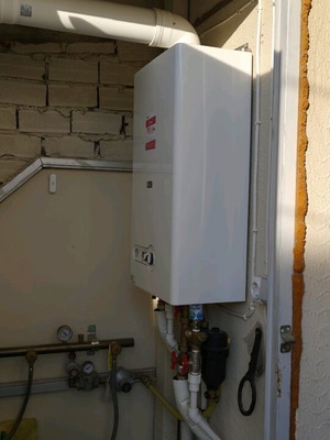 Riello Start Condens Kis 29 Gas Boiler like new