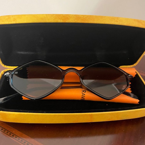Red Raven sunglasses like new, blue
