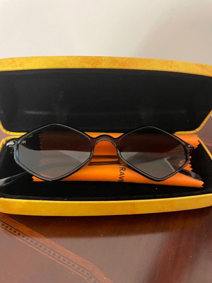 Red Raven sunglasses like new, blue