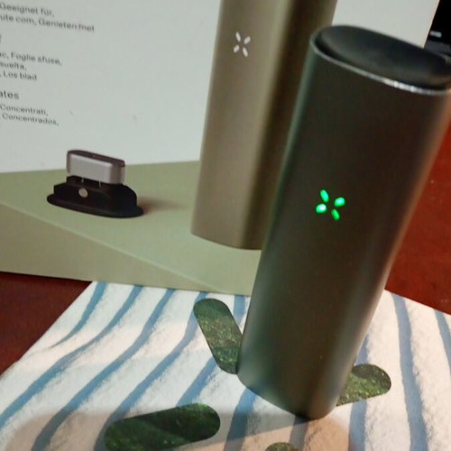 Pax 3 vaporizer like new, complete set - 145,00 - Vendora.cy Pax 3 vaporizer like new, complete set - 145,00 - Vendora.cy