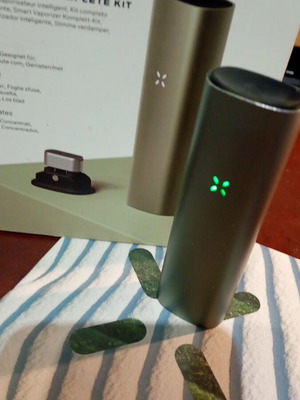 Pax 3 vaporizer like new, complete set with accessories