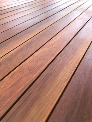 Wooden garden table like new, 135x75x70 cm