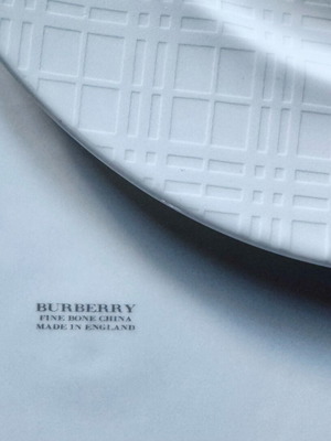 Burberry plates authentic, like new, set of 4, 21 cm