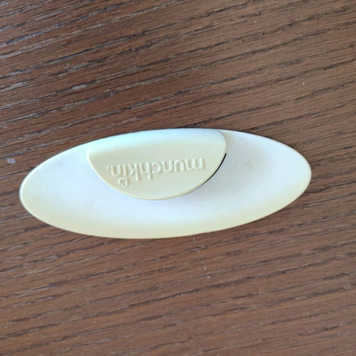 Munchkin bath toy scoop used, blue