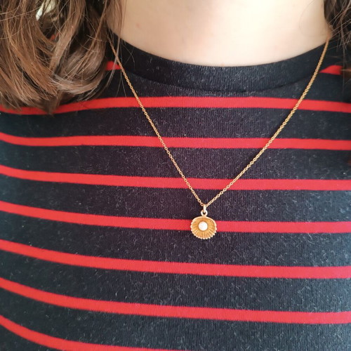 Gold necklace with shell and pearl pendant, like new, silver 925