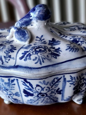 Clay fondantière with traditional design, like new
