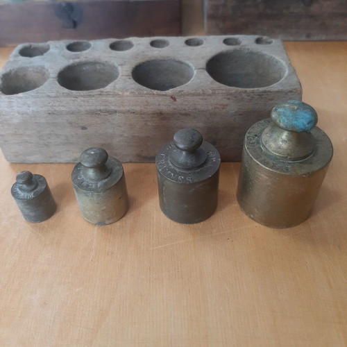 Wooden boxes with brass weights used, pack of 3, total 19 weights
