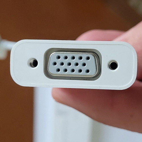 Apple MC552 30-pin to VGA adapter like new