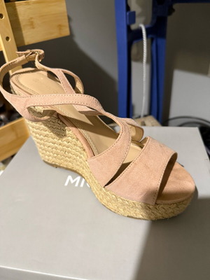 Migato platform sandals used size 41, champagne with straw sole