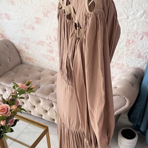 Maxi dress semi-fitted like new with guipure details, lined