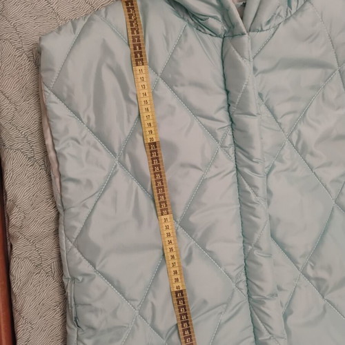 Sleeveless jacket like new, perfect color, worn few times