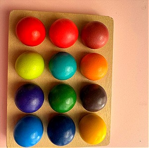 Παιχνίδι αντιστοίχισης Montessori με 12 χρωματιστές ξύλινες μπάλες