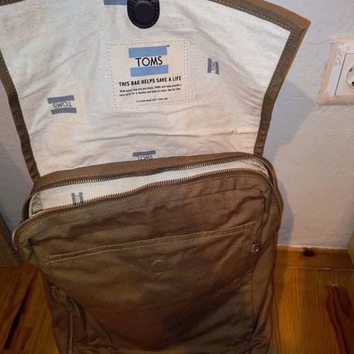 Toms backpack like new, khaki brown