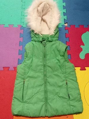 Αμανικό μπουφάν γιλέκο για κορίτσι 5-6 ετών σαν καινούργιο, πράσινο με στρας