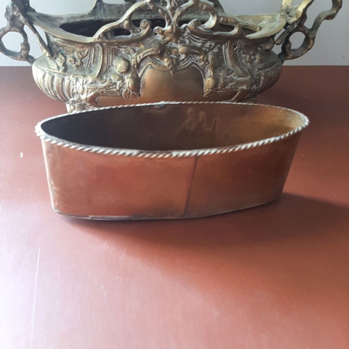 Antique bronze Art Nouveau gondola with resin tray, like new