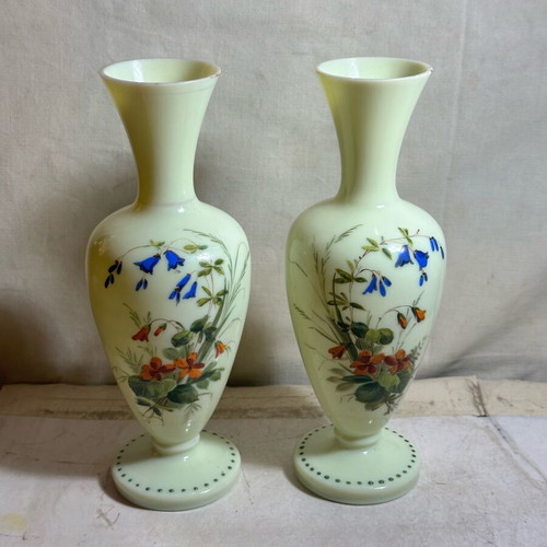 Pair of opaline vases used with uranium and embossed painting 19th century