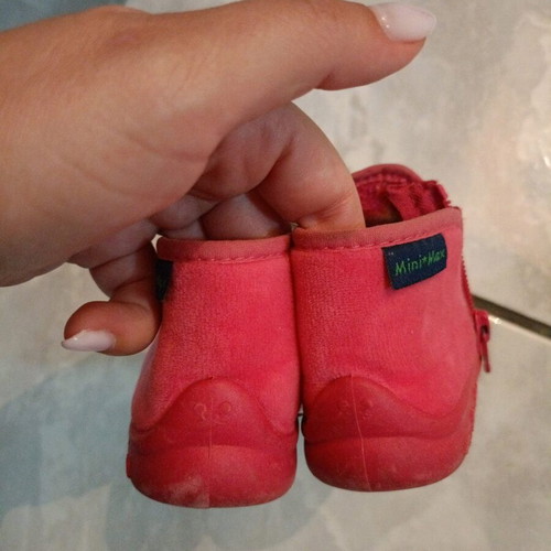 Winter anatomical slippers for girl like new