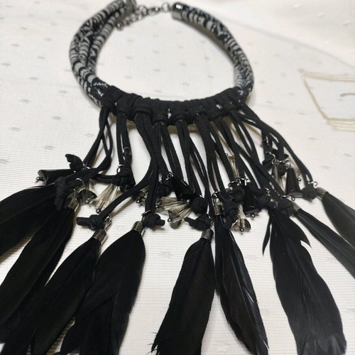 Necklace with feathers new, black and gray