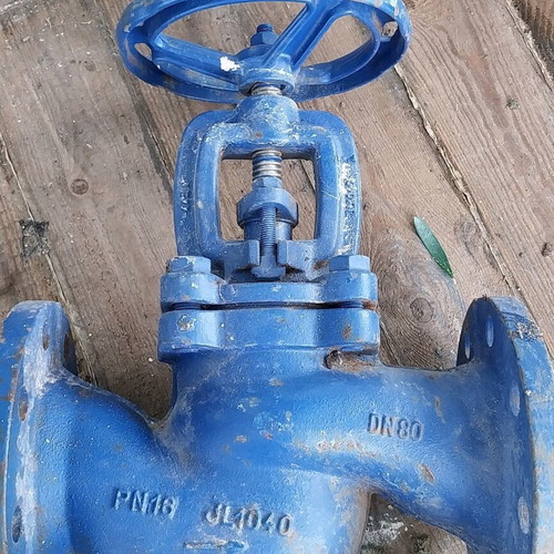 2 PN 16 DN 80 pipe fittings with caps
