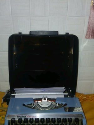 vintage γραφομηχανή Brother charger 11