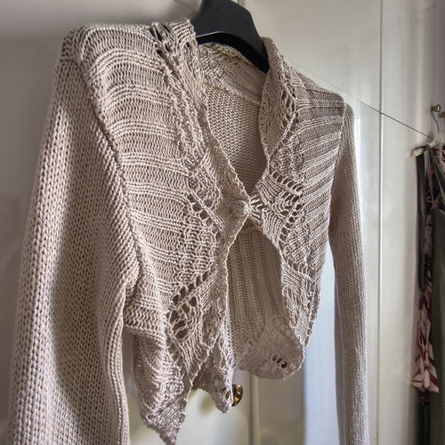 Beige knitted bolero cardigan with lace leaf pattern
