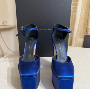 Giuseppe Zanotti γόβα